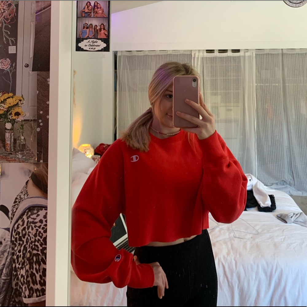 *SOLD* Cropped champion sweater
